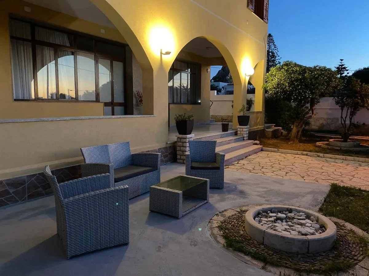 Orlando Vacanze Bed & Breakfast Pizzolungo 3*, Erice