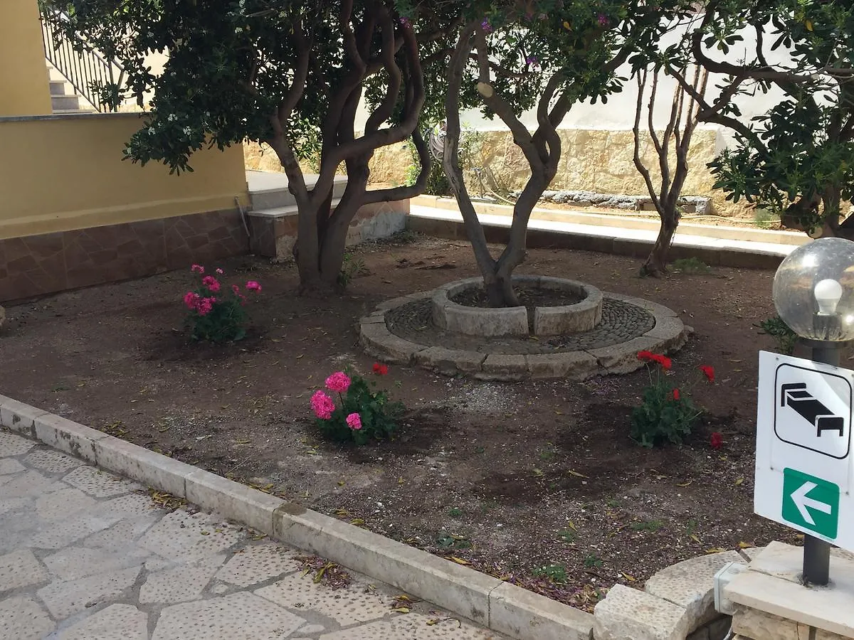 Orlando Vacanze Bed & Breakfast Pizzolungo 3*, Erice