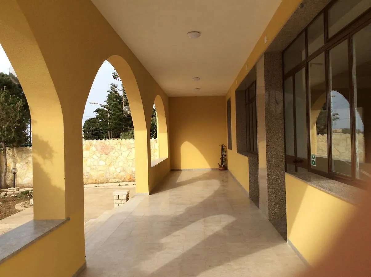 Orlando Vacanze Bed & Breakfast Pizzolungo Italy
